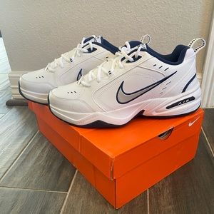 Nike Air Monarch IV
